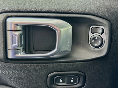 Used 2021 Jeep Wrangler Sahara image 15