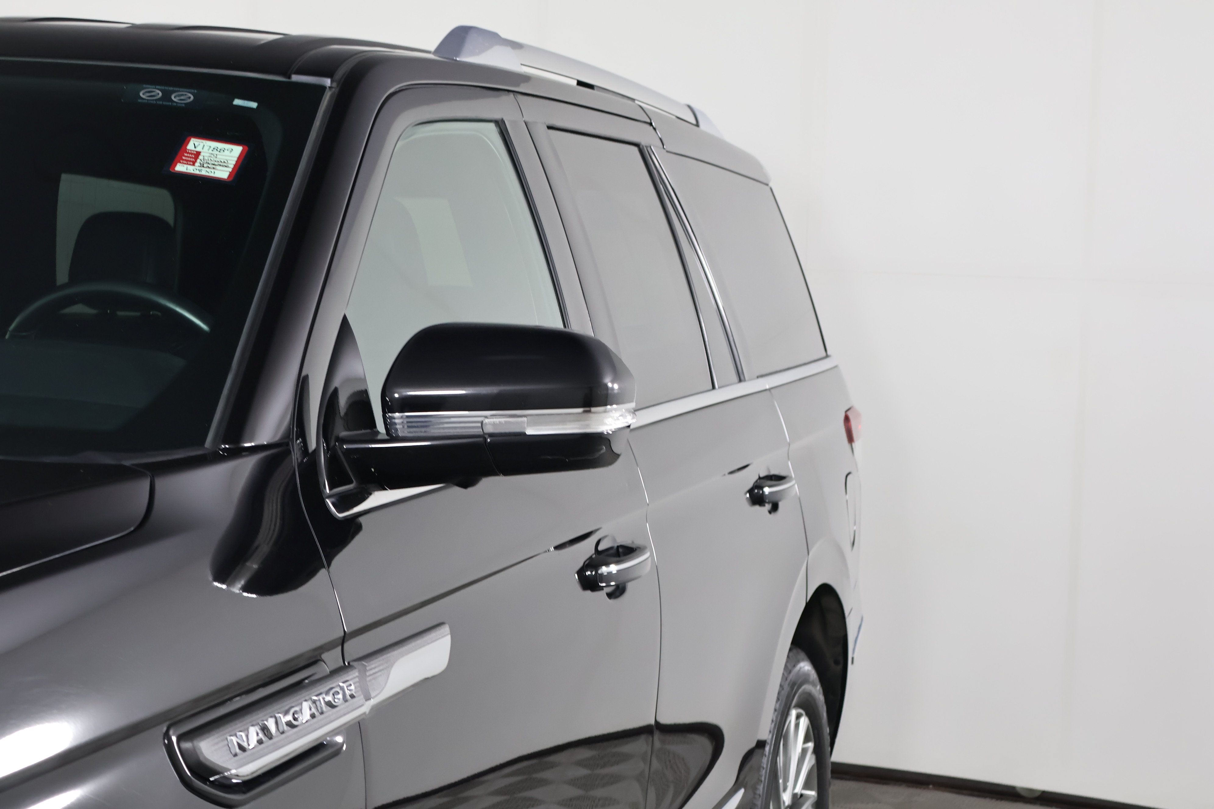 Used 2024 Lincoln Navigator Premiere AWD/4WD image 13