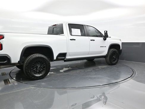 Used 2024 Chevrolet Silverado 2500 ZR2 w/ Technology Package image 7