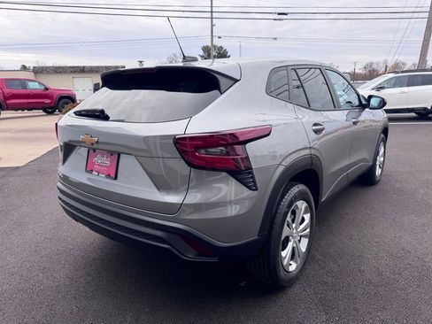 Used 2024 Chevrolet Trax LS w/ Driver Confidence Package image 6