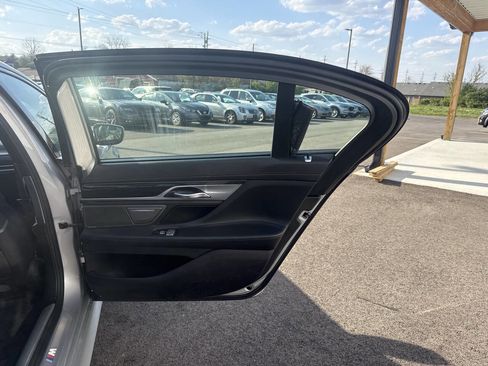 Used 2017 BMW 750i xDrive image 17