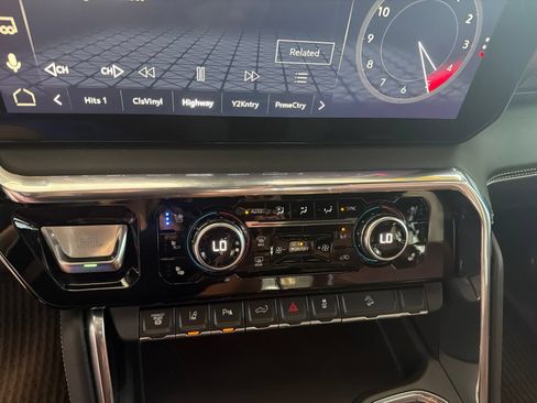 Used 2024 GMC Sierra 2500 Denali Ultimate AWD/4WD image 24