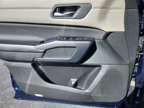 Used 2022 Nissan Pathfinder SL w/ SL Premium Package image 13