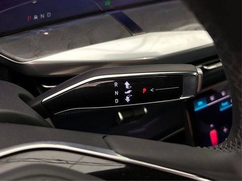 New 2025 Cadillac Escalade IQ Luxury 2 w/ LPO, Radiant Package image 29