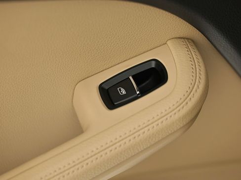 Certified 2026 Porsche Macan AWD/4WD image 26