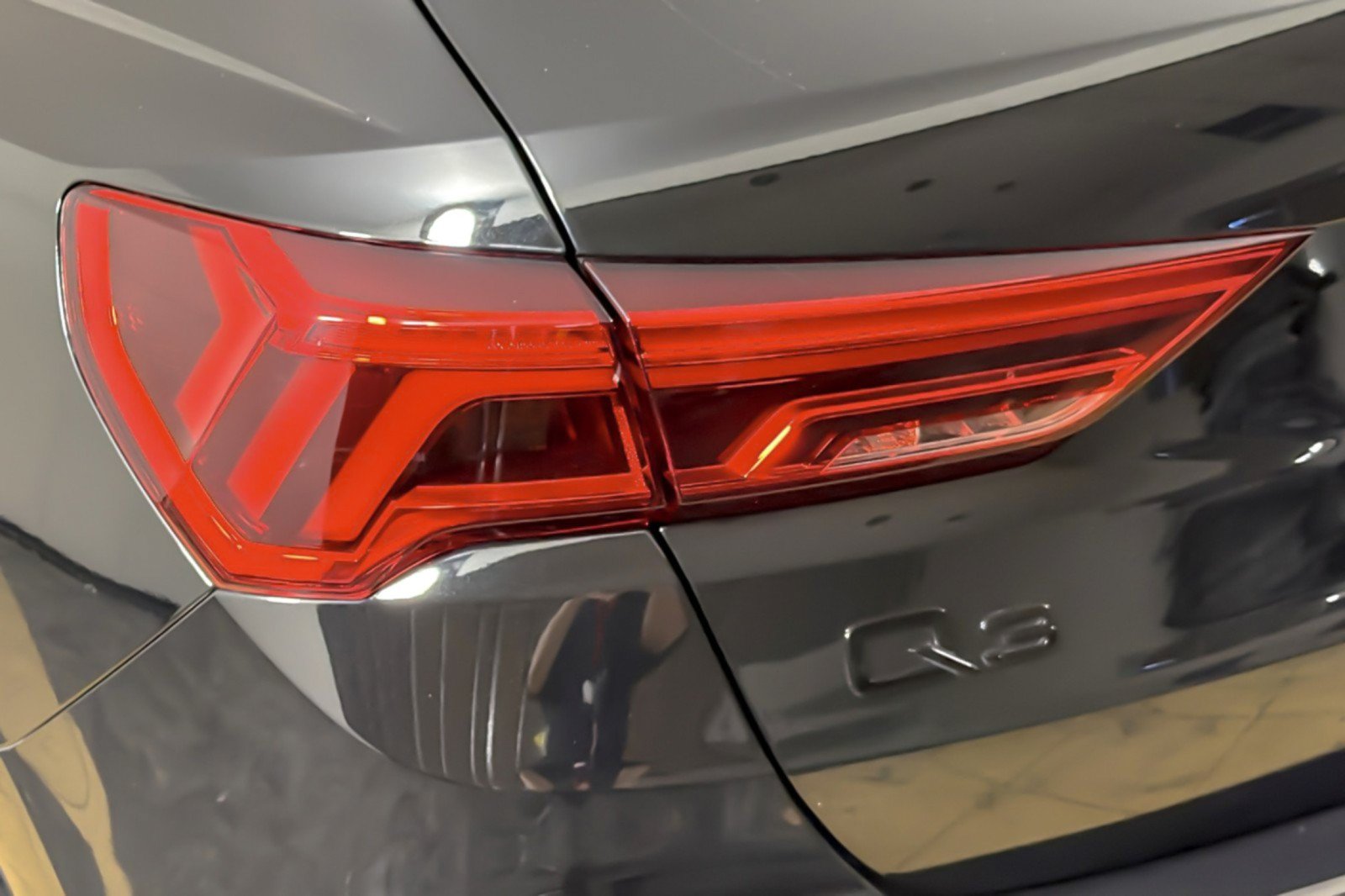 Used 2023 Audi Q3 2.0T Premium w/ Black Optic Sport Package AWD/4WD image 25