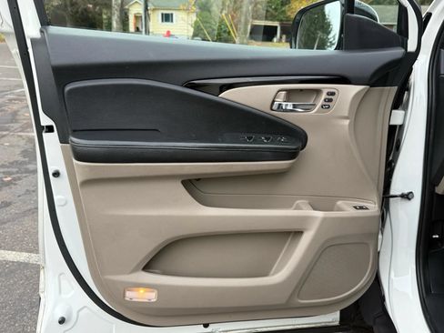 Used 2016 Honda Pilot Touring image 16