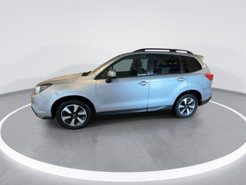 Used 2018 Subaru Forester 2.5i Premium image 3
