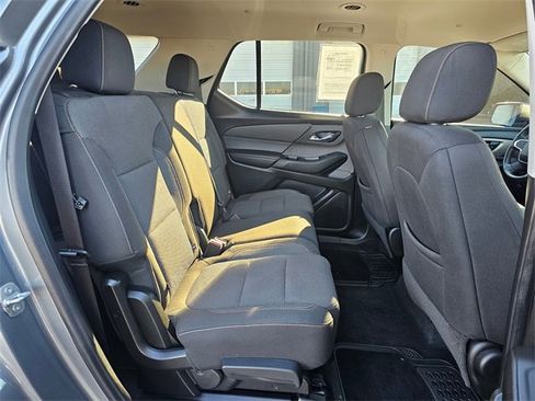 Used 2021 Chevrolet Traverse LT image 14