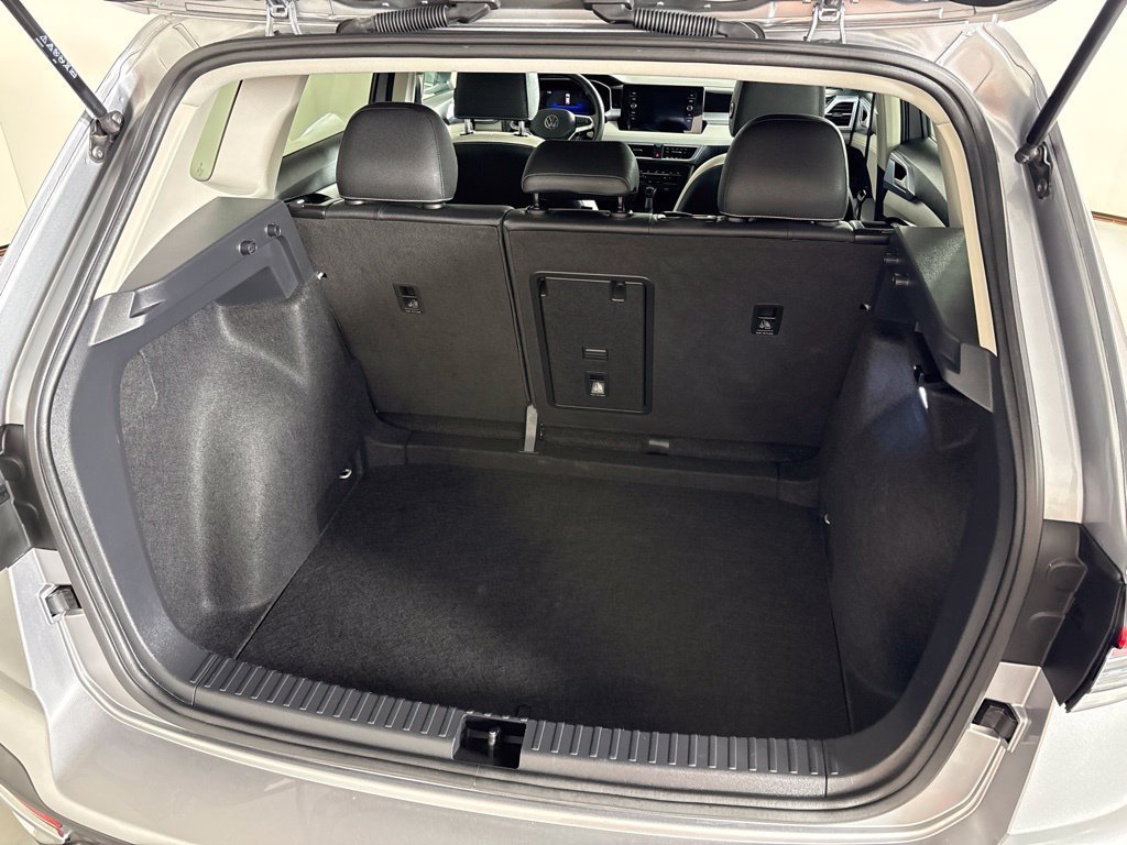 Used 2025 Volkswagen Taos SE FWD image 21