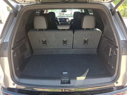 Used 2025 Chevrolet Traverse High Country w/ LPO, Floor Liner Package FWD image 28