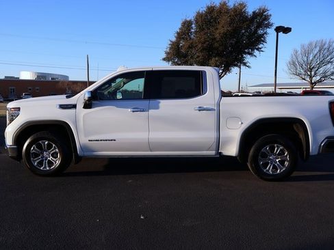 Used 2024 GMC Sierra 1500 SLT image 2