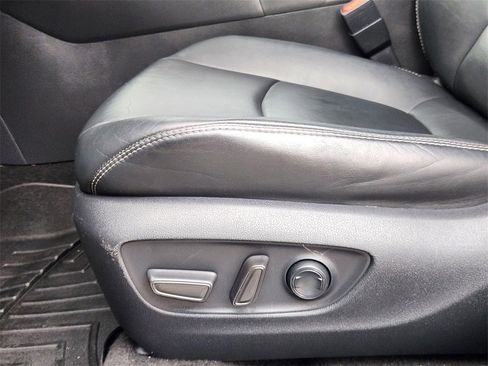 Used 2021 Toyota RAV4 XLE Premium image 19