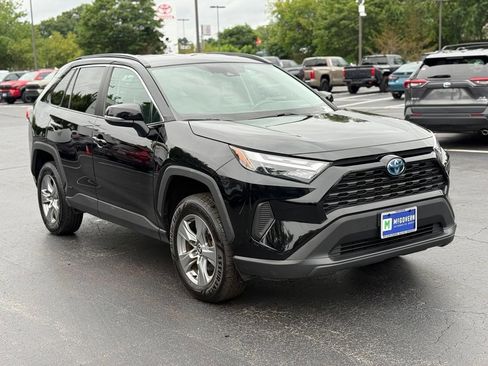 Certified 2022 Toyota RAV4 XLE w/ XLE Grade Weather Package AWD/4WD image 11