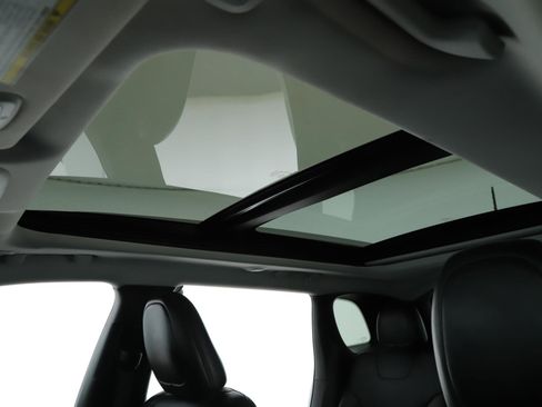 Used 2021 Jeep Cherokee Limited w/ Elite Package image 5