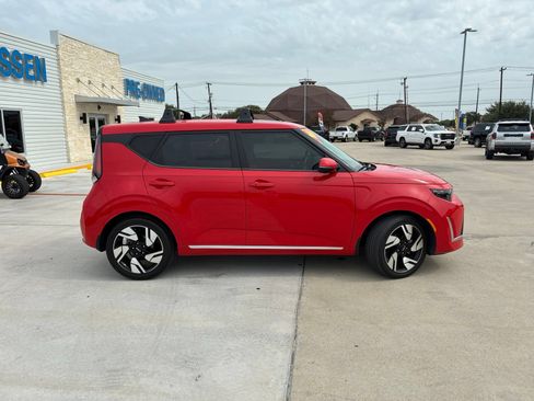 Used 2025 Kia Soul GT-Line FWD image 2
