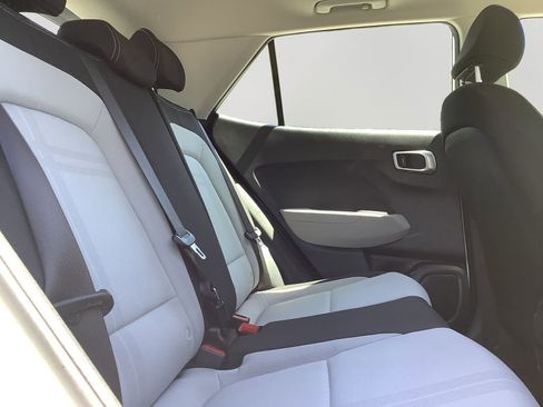 Used 2025 Hyundai Venue SEL FWD image 13