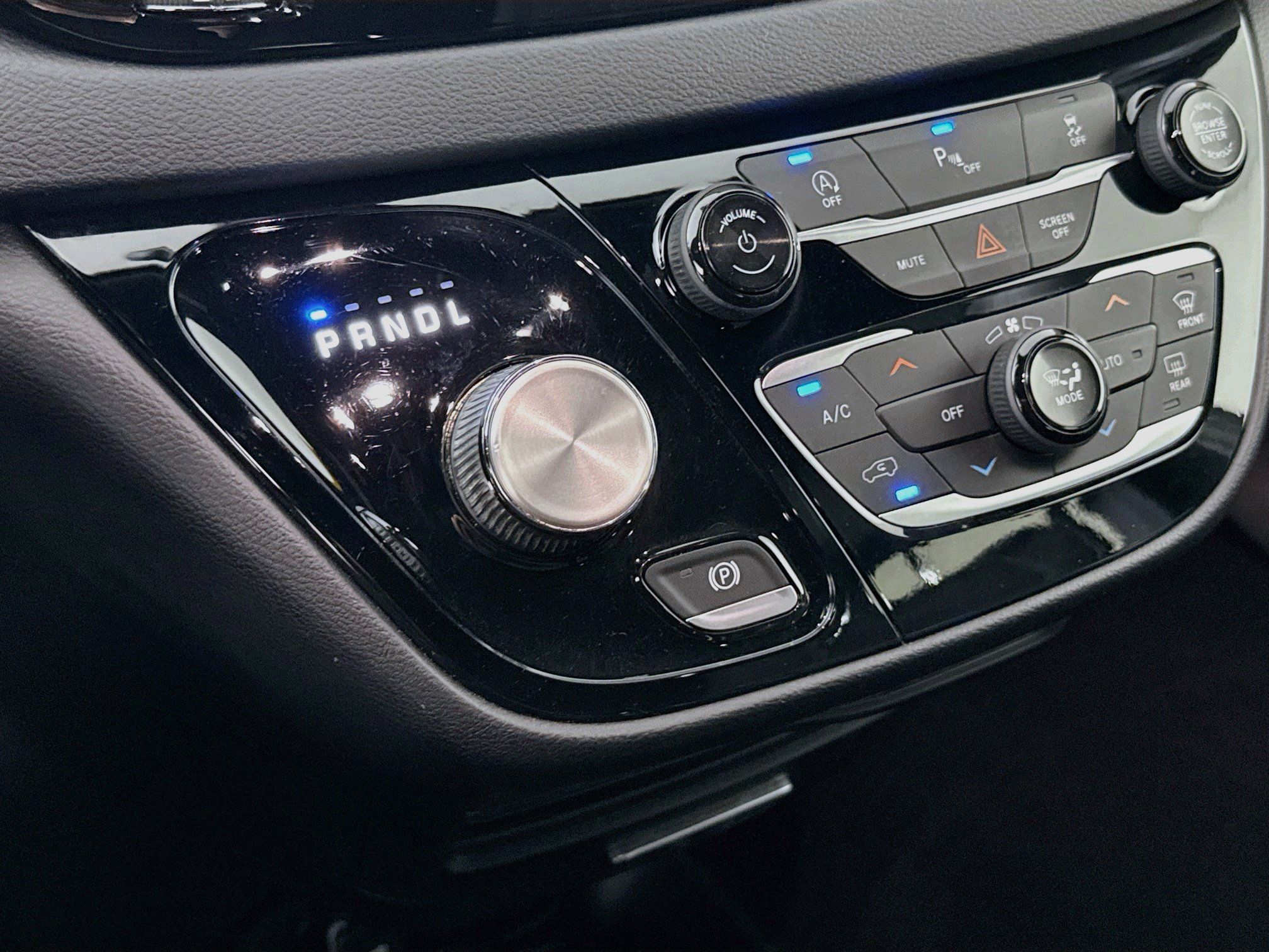 Used 2020 Chrysler Pacifica Touring-L w/ S Appearance Package FWD image 17