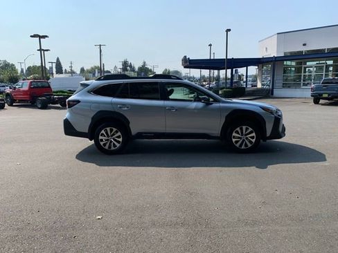 Used 2023 Subaru Outback Premium image 8