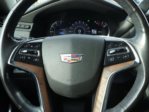 Used 2020 Cadillac Escalade Premium Luxury image 29
