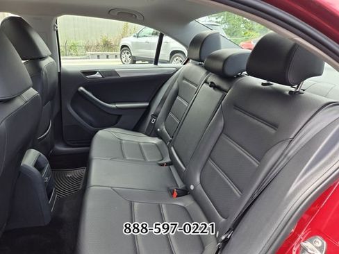 Used 2017 Volkswagen Jetta SE FWD image 12