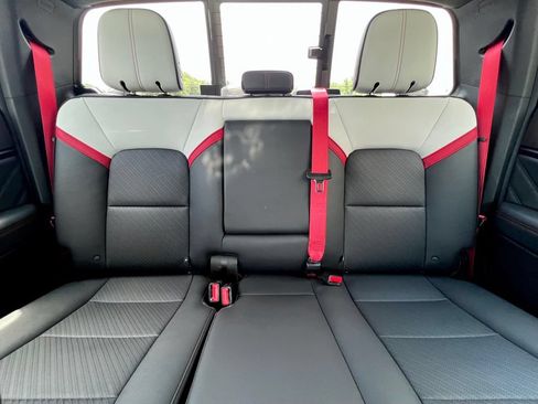 Used 2025 GMC Canyon AT4 w/ AT4X Package AWD/4WD image 12