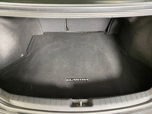 Used 2017 Hyundai Elantra Limited image 29