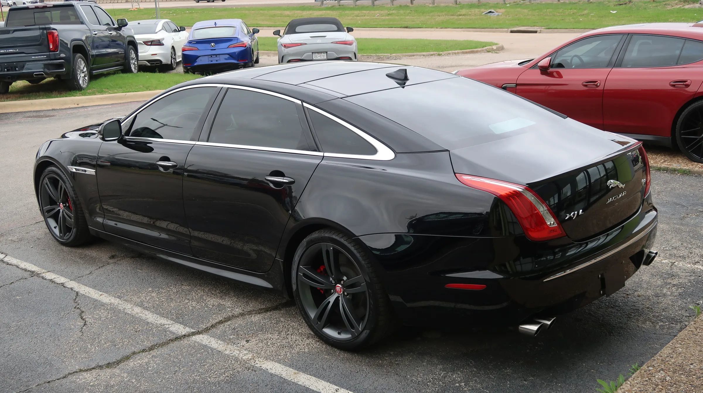 Used 2014 Jaguar XJ R LWB RWD image 11