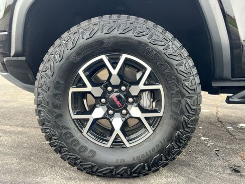 Used 2023 GMC Canyon AT4X image 10
