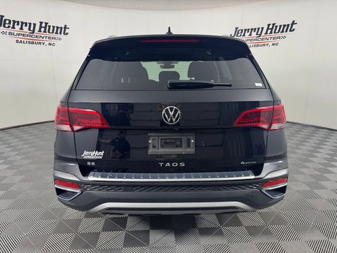 Used 2023 Volkswagen Taos SE w/ Panoramic Sunroof Package AWD/4WD image 7