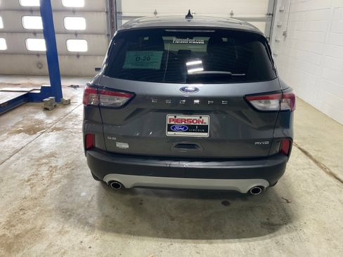 Used 2022 Ford Escape SE image 12