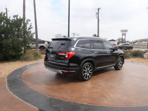 Used 2019 Honda Pilot Touring image 2