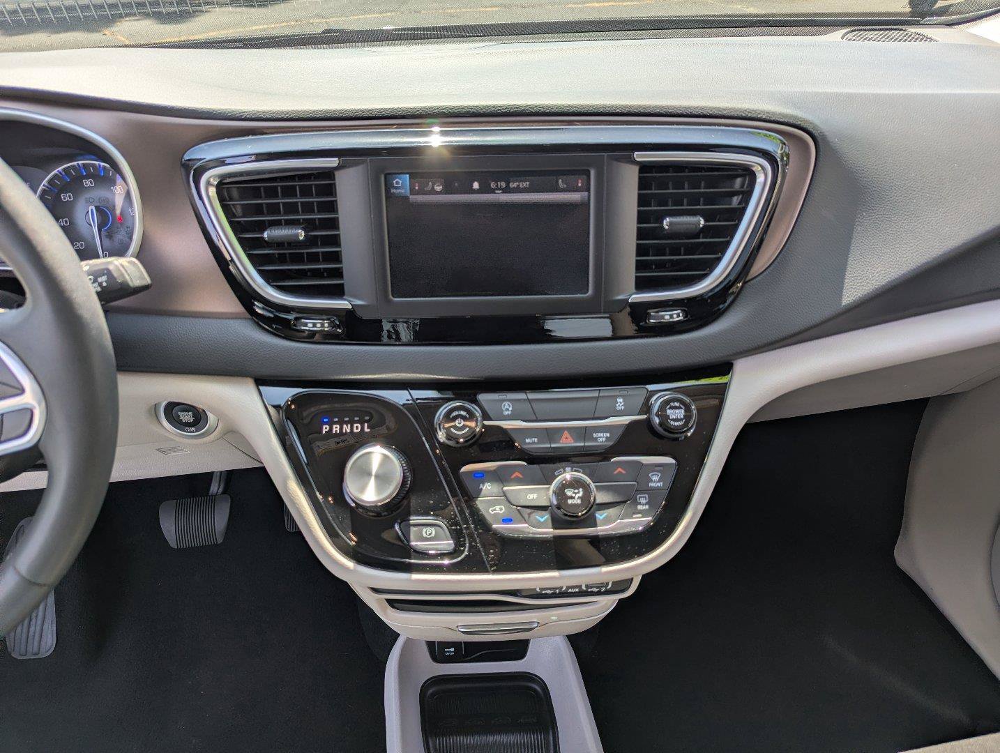 Used 2023 Chrysler Voyager LX FWD image 17