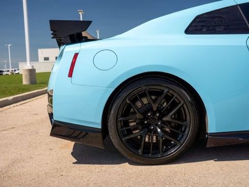Used 2017 Nissan GT-R Premium AWD/4WD image 9