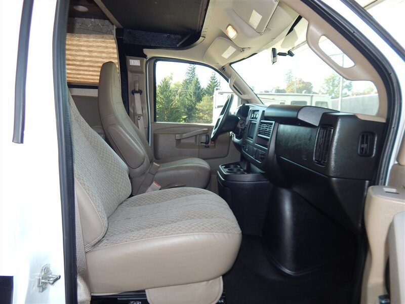 Used 2019 Chevrolet Express 4500 w/ RV Package RWD image 25
