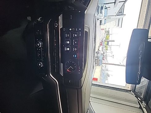 Used 2025 GMC Sierra 1500 SLT AWD/4WD image 9