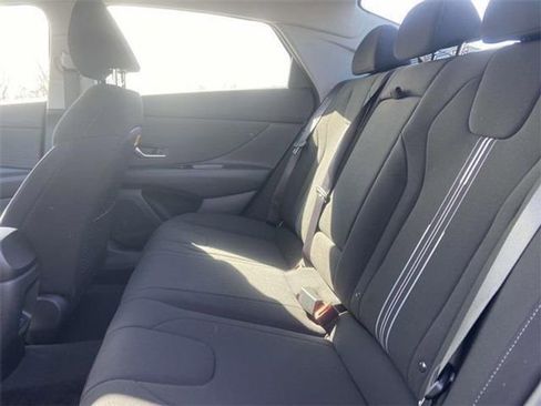 Used 2025 Hyundai Elantra SEL image 15
