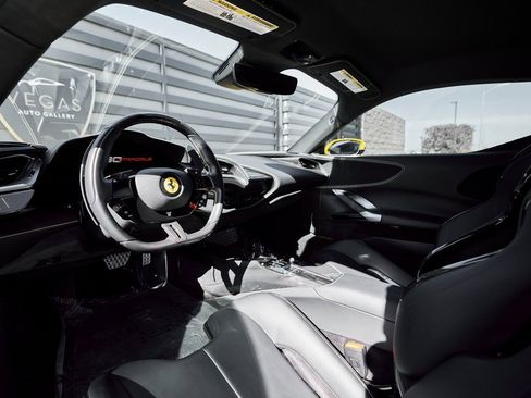 Used 2022 Ferrari SF90 Stradale image 2