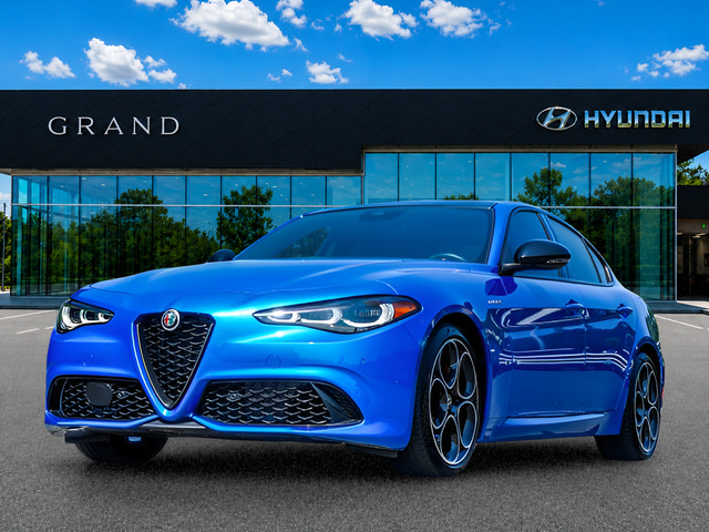 Used 2024 Alfa Romeo Giulia Veloce RWD image 9