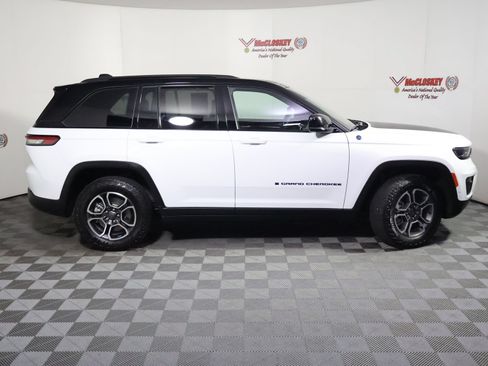Used 2023 Jeep Grand Cherokee Trailhawk w/ Advanced Protech Group II AWD/4WD image 3