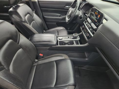 Used 2023 Nissan Pathfinder SL AWD/4WD image 10