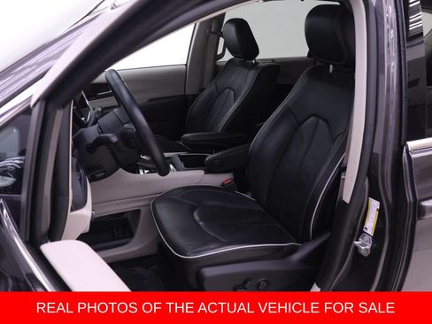 Used 2022 Chrysler Pacifica Limited w/ Uconnect Theater Family Group AWD/4WD image 4