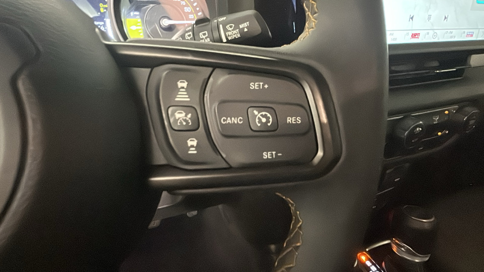Used 2024 Jeep Wrangler Unlimited w/ Technology Group AWD/4WD image 19