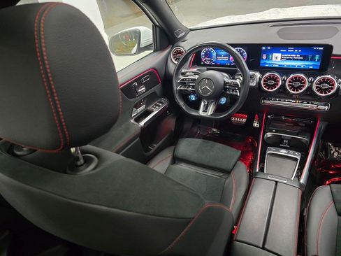 Used 2025 Mercedes-Benz GLB 35 AMG 4MATIC image 34