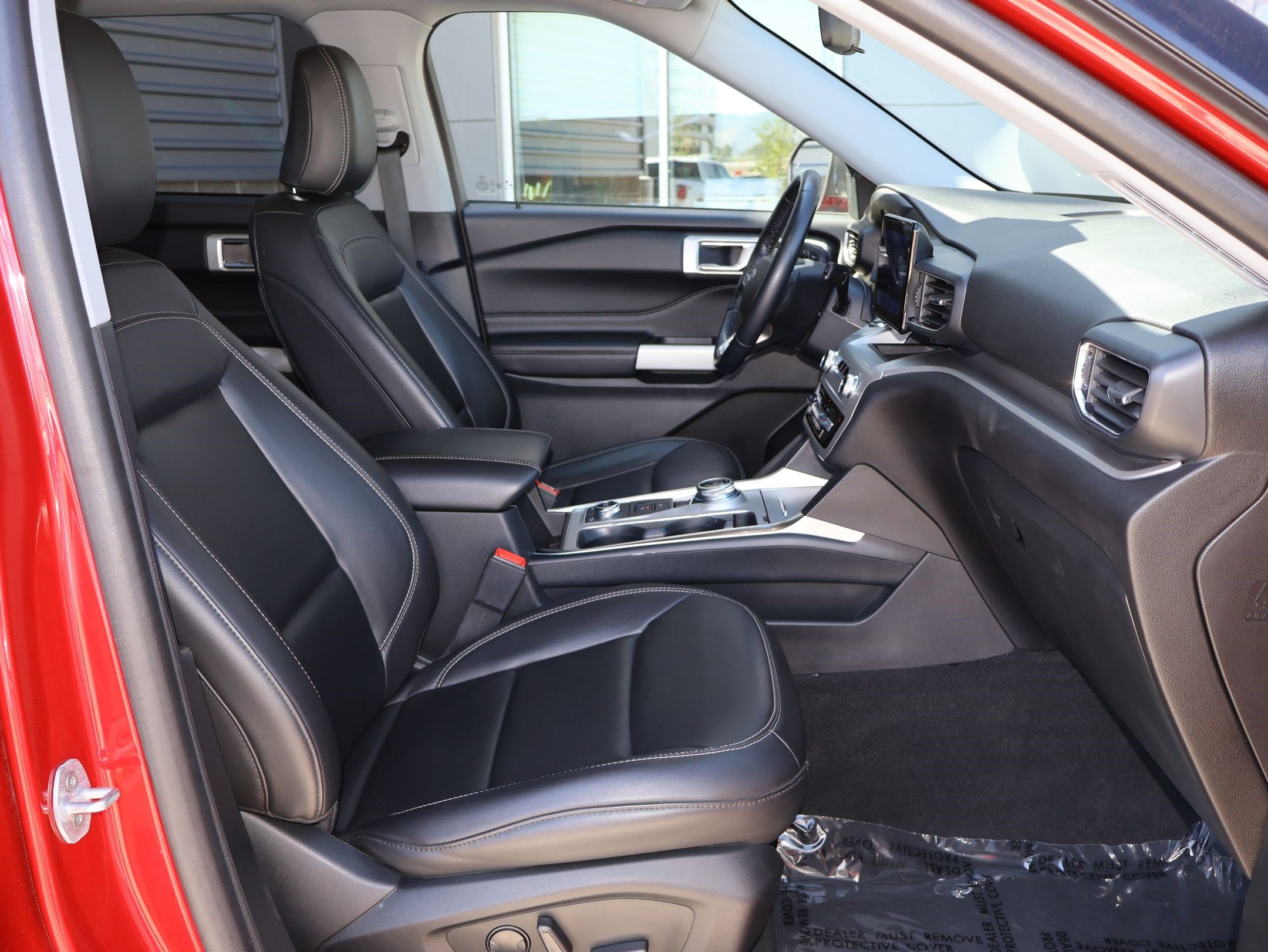 Used 2022 Ford Explorer XLT w/ Equipment Group 202A AWD/4WD image 32