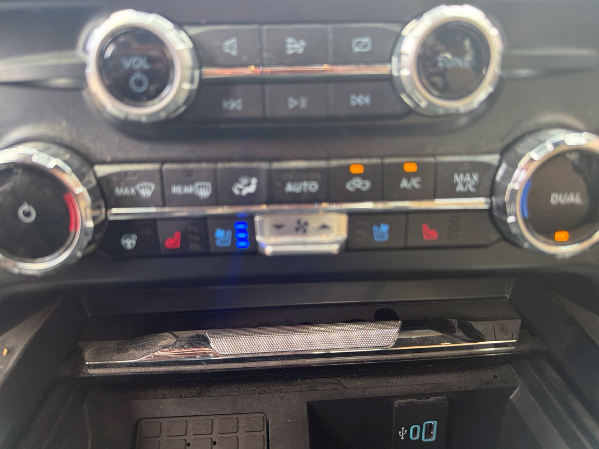 Used 2024 Ford F350 Lariat AWD/4WD image 13