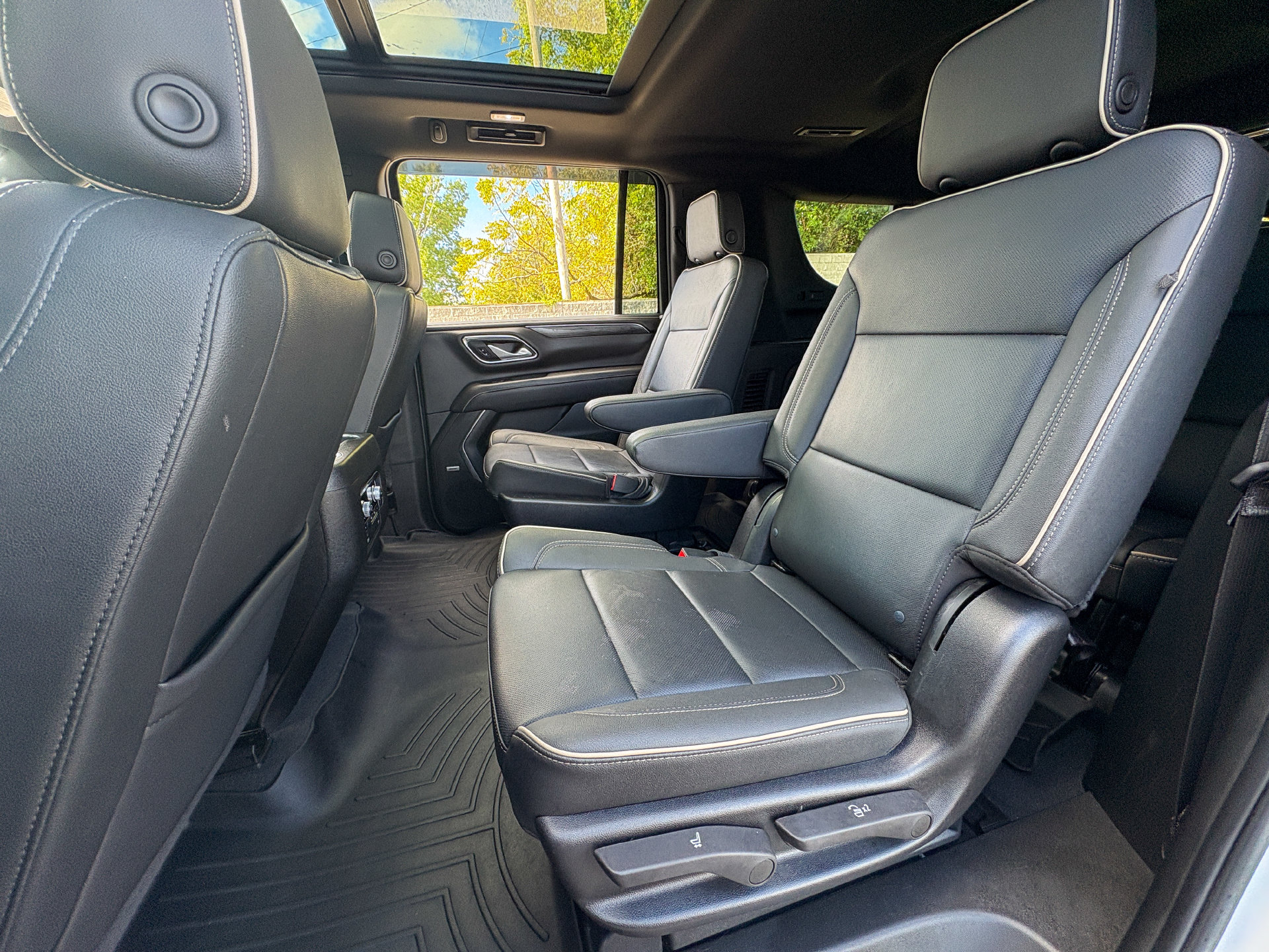 Used 2022 GMC Yukon XL SLT w/ SLT Luxury Package AWD/4WD image 22