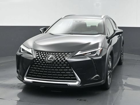 Used 2021 Lexus UX 200 w/ Accessory Package (Z2) FWD image 2