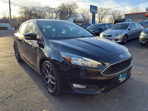 Used 2017 Ford Focus SEL image 1