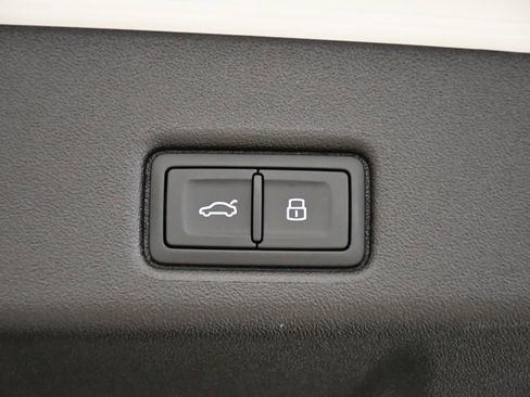 Used 2025 Audi Q5 Premium w/ Convenience Package image 54